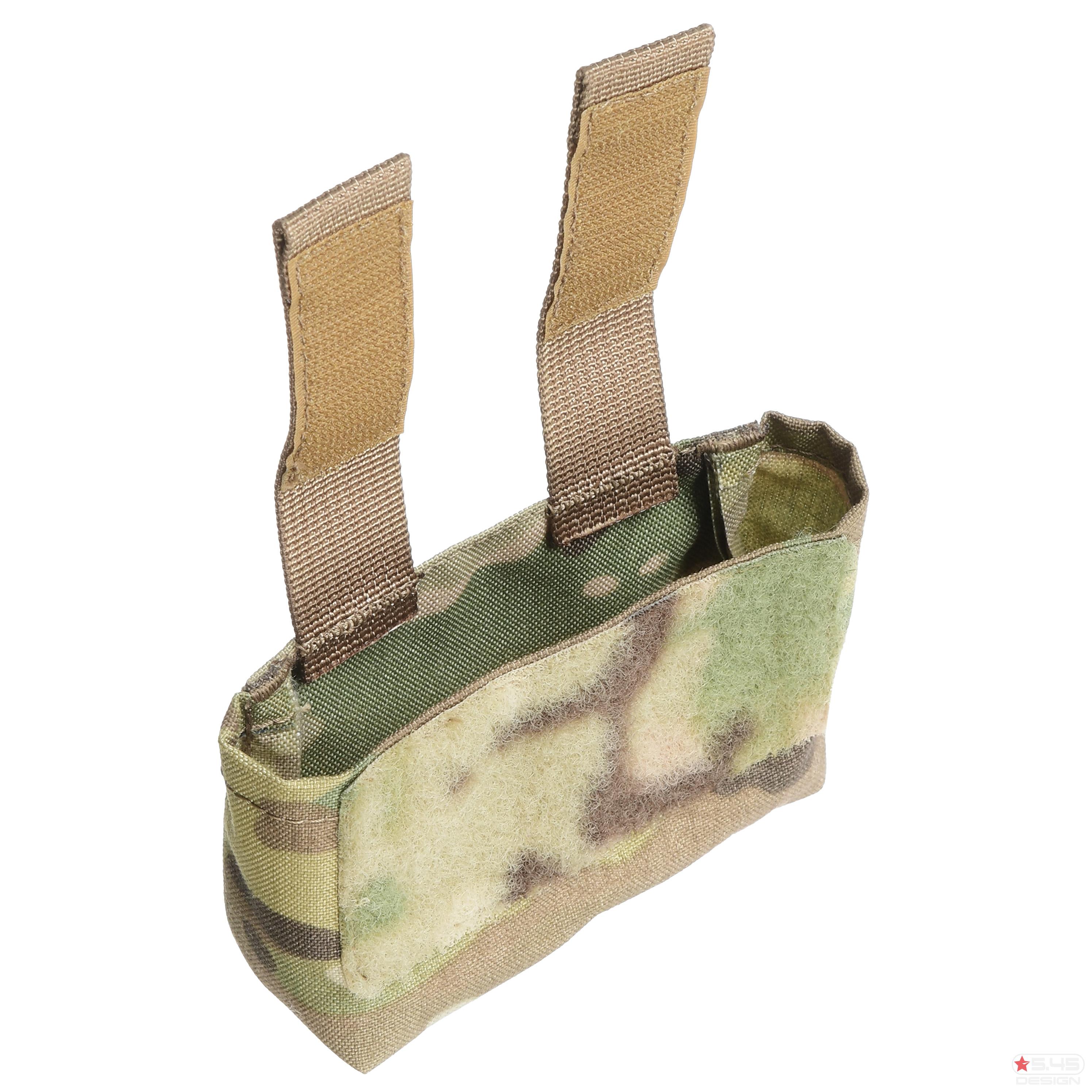 The model is equipped with Velcro straps that ensure the secure storage of the contents.